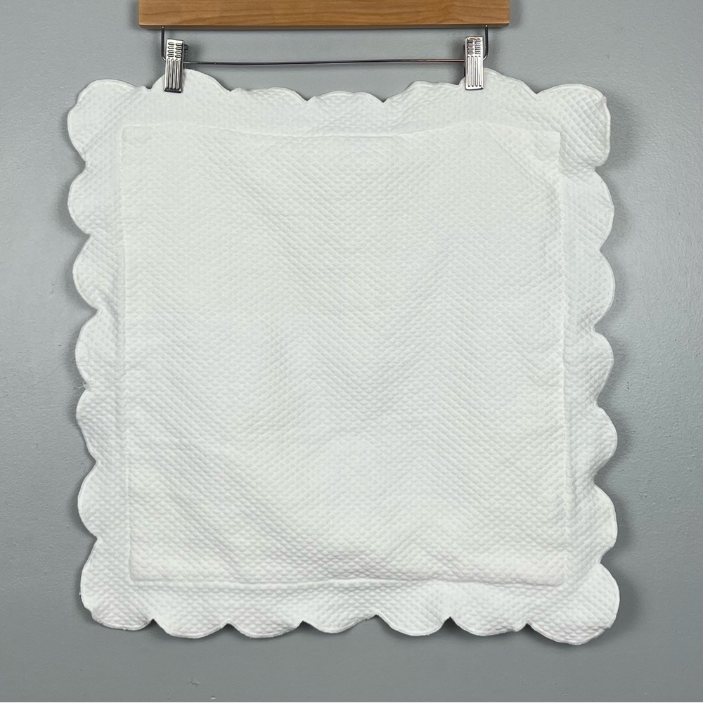 Lauren Ralph Lauren white 100% cotton scalloped square pillow sham 17” x 17”.